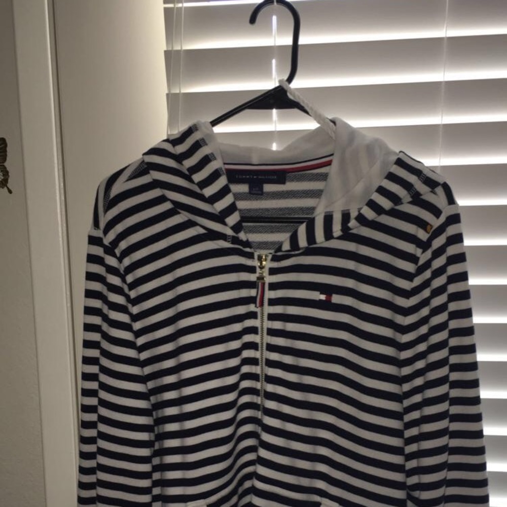 Tommy sweater